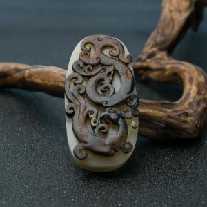 山料俏色和田玉仿古龙凤手把件