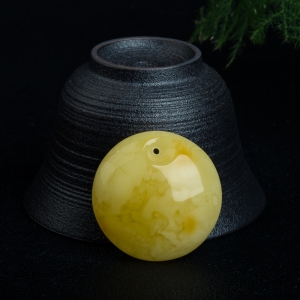 俏色蜜蜡平安扣吊坠