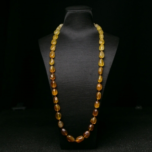 俏色金绞蜜随形项链