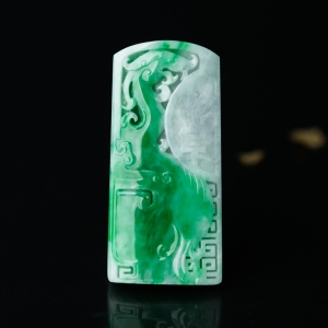 糯种飘翠翡翠辰龙吊坠