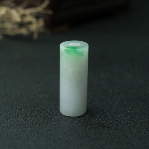 糯种春带彩翡翠平安无事圆柱吊坠