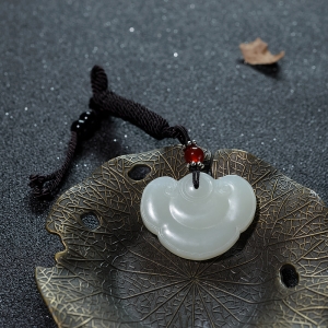 山料和田白玉如意吊坠