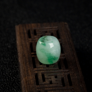 糯冰种飘花翡翠路路通吊坠