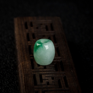 糯冰种飘花翡翠路路通吊坠