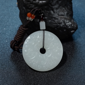 山料和田白玉雕花平安扣吊坠