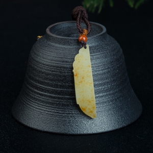 籽料和田白玉随形吊坠