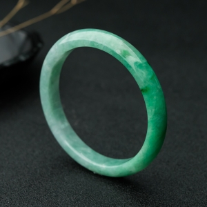 61.5mm糯种飘翠翡翠手镯