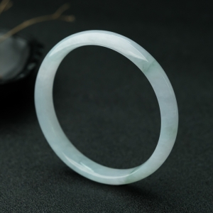 63.3mm糯冰种飘翠翡翠手镯