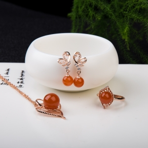 银镶樱桃红南红套装