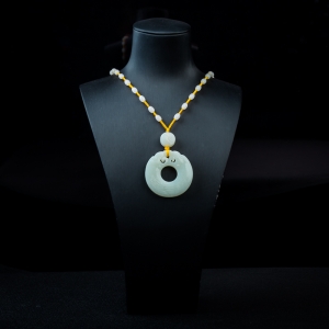 山料和田青白玉双龙戏珠吊坠