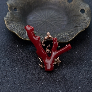 18K阿卡牛血红珊瑚吊坠