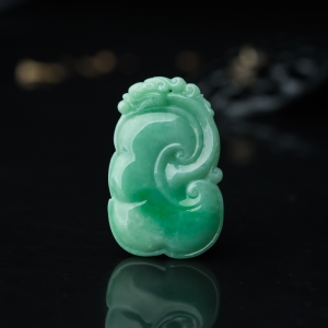 糯种豆绿翡翠如意吊坠