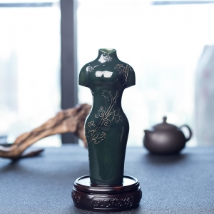 山料和田青玉旗袍摆件