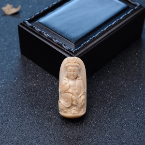 MOMO珊瑚观音吊坠