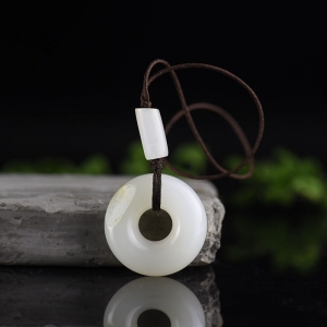 籽料和田白玉平安扣吊坠