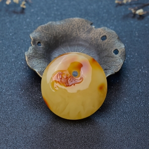 带皮俏色蜜蜡幸福如意平安扣吊坠