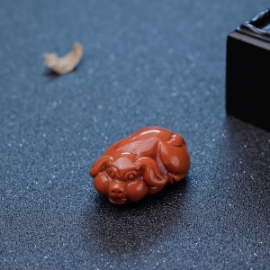 柿子红南红小猪吊坠