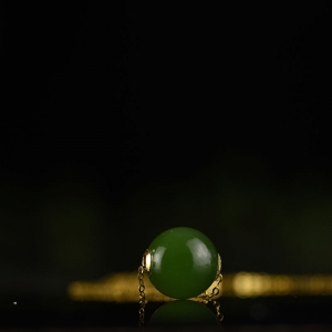 18K金镶山料和田碧玉圆珠项链