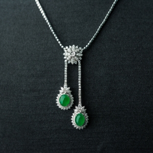 18K糯冰种阳绿翡翠戒面吊坠