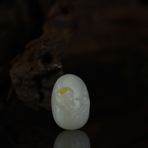 籽料和田白玉花开见佛吊坠