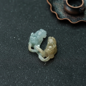 糯冰种俏色翡翠貔貅吊坠