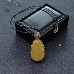 银镶鸡油黄蜜蜡水滴吊坠