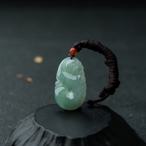 糯冰种晴水翡翠福在眼前吊坠