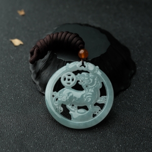 糯冰种淡晴水翡翠吉祥吊坠