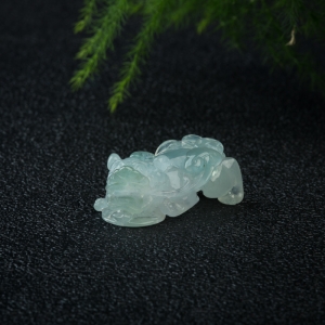 糯冰种飘花翡翠貔貅吊坠