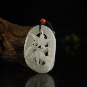 籽料和田白玉节节高升吊坠