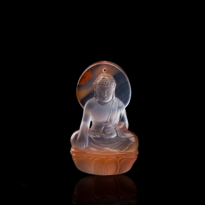 冻料俏色南红大日如来吊坠