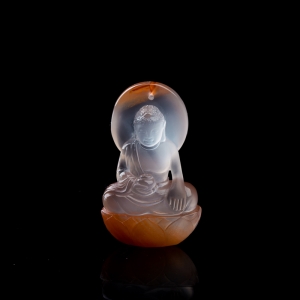 冻料俏色南红大日如来吊坠