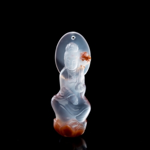 冻料俏色南红观音吊坠