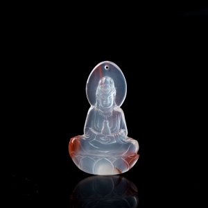 冻料俏色南红观音吊坠