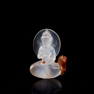 冻料俏色南红观音吊坠