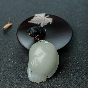 山料和田白玉年年有余吊坠