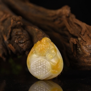 籽料和田白玉貔貅吊坠