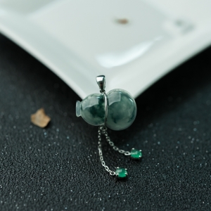 18K冰种飘花翡翠福禄双全吊坠