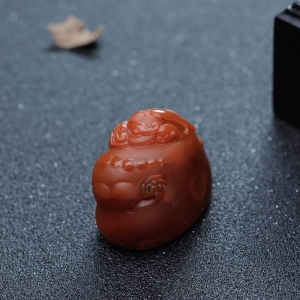柿子红南红貔貅小摆件