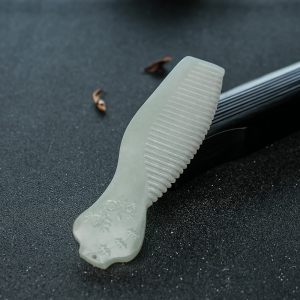 山料和田青白玉梳子