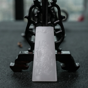 山料和田白玉关公吊坠