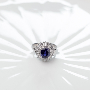 Pt深蓝色蓝宝石戒指