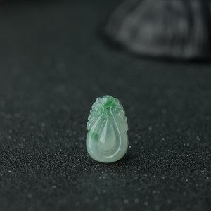 糯冰种飘翠翡翠吉祥如意吊坠