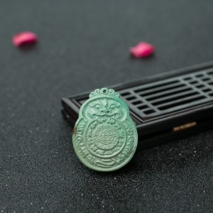 中高瓷蓝绿绿松石兽面吊坠