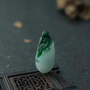 糯冰种飘翠翡翠大鹏展翅吊坠