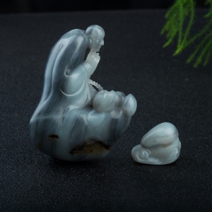 籽料和田青花玉静思摆件
