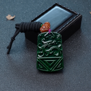 干青种翡翠仿古龙凤吊坠