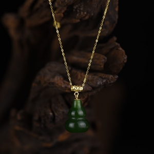 18k金镶嵌和田碧玉福禄项链