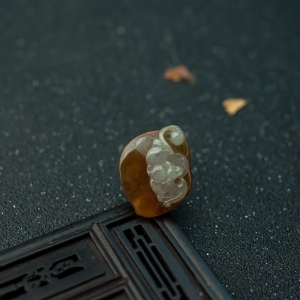 糯冰种俏色翡翠福在眼前吊坠