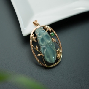 18K糯冰种晴水翡翠年年有余吊坠